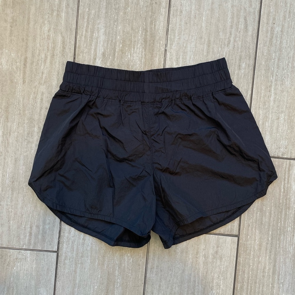 Onzie black shorts, NBW (no built in underwear)